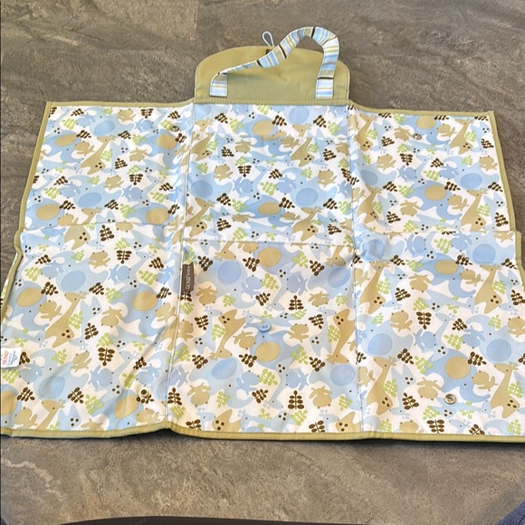 NWOT Gund Baby Portable Diaper Bag, Zoo Animal, Fold Out Bag, Holiday, On The Go - Picture 14 of 16